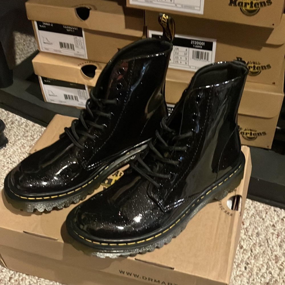 DR MARTENS BLACK GLITTER LUANA PATENT LEATHER COMBAT STYLE BOOTS SHOES